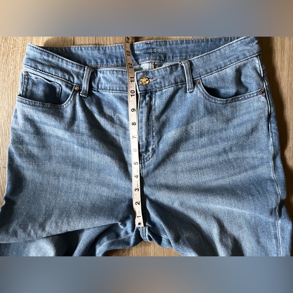 CHICOS Straighten Leg Crop Printed Jeans EUC - Picture 6 of 8